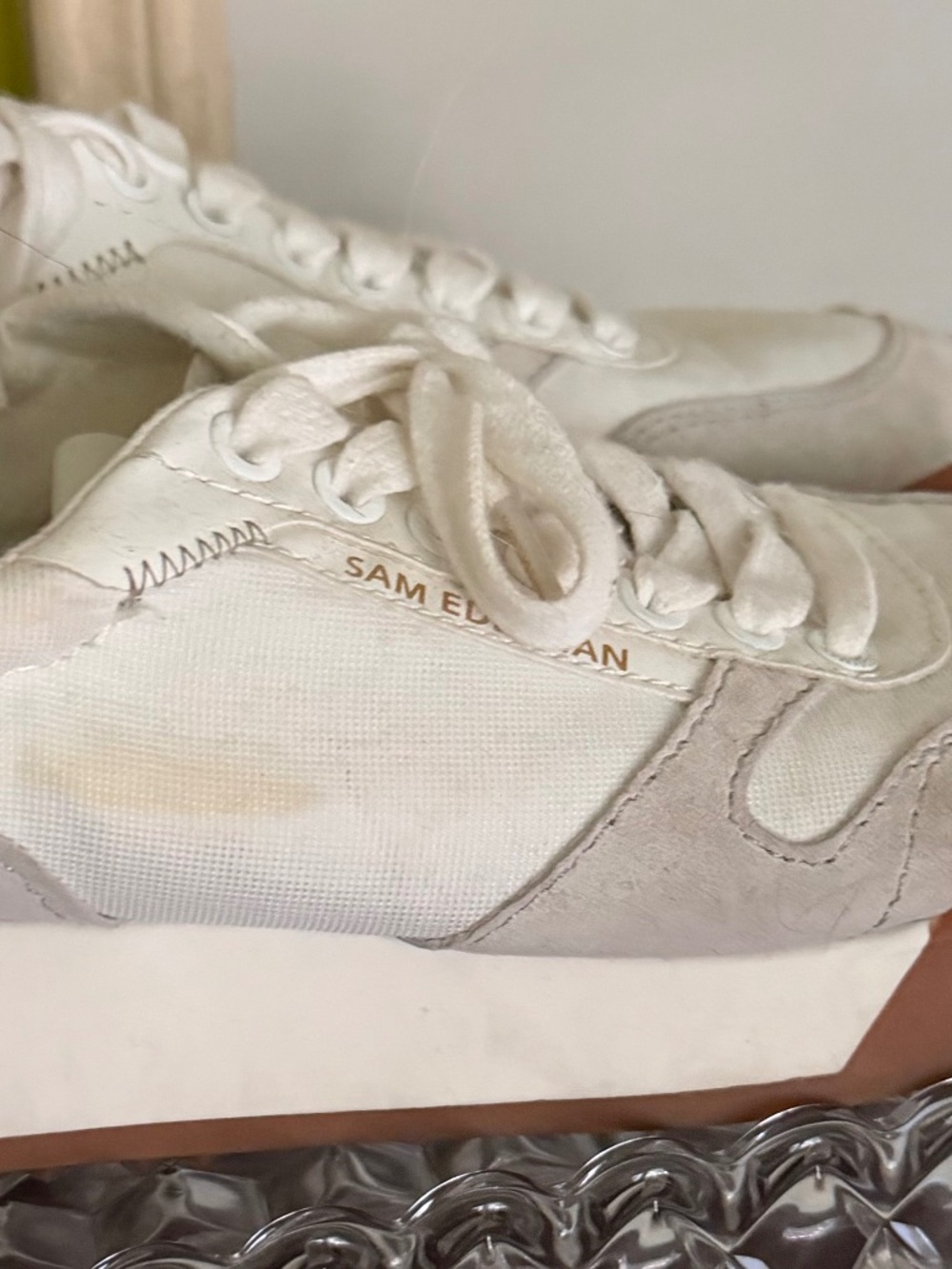 Ladies sneakers